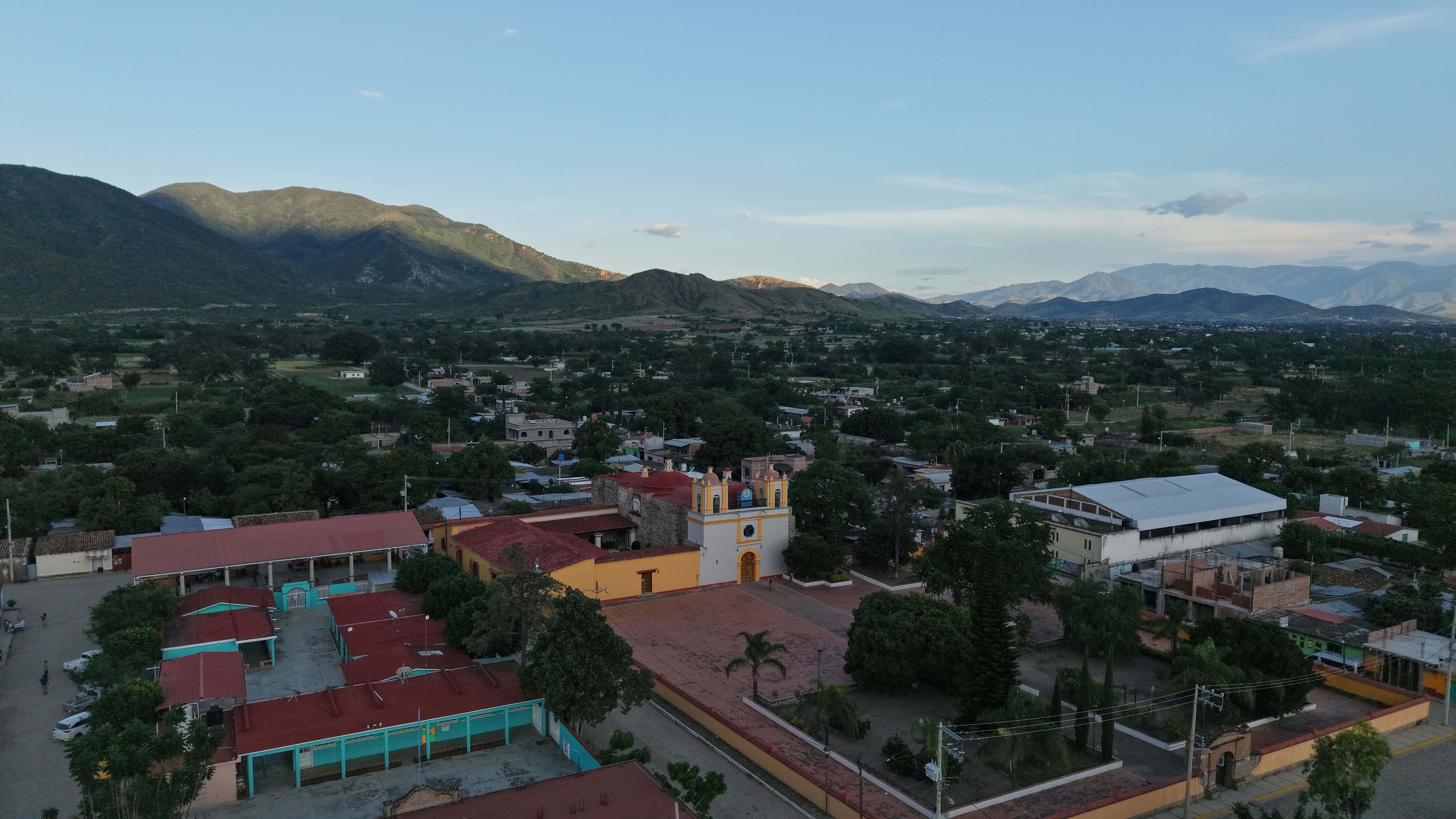Iglesia y plaza principal de Jalieza, Oaxaca